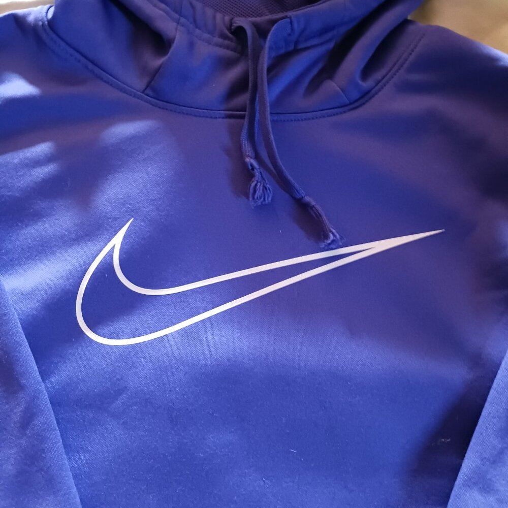 Women's Nike pullover hoodie, size 7-8 Medium